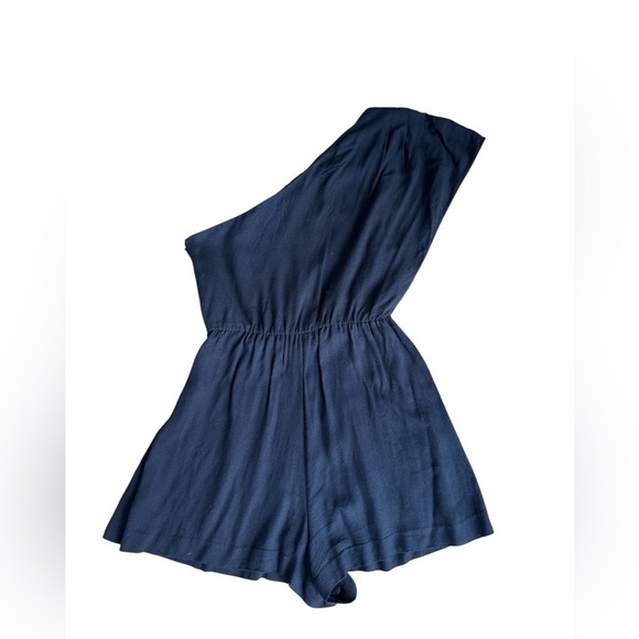 Alice + Olivia Indi Brisa Draped One-Shoulder Romper Blue - Picture 4 of 5